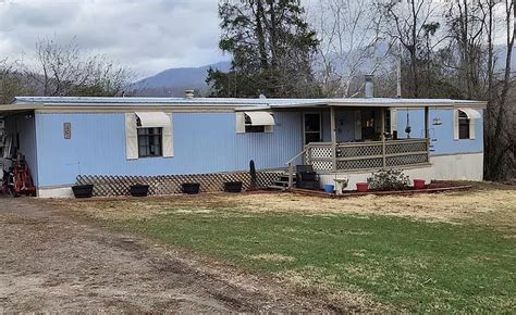 Opportunity awaits you with this 2bd/2ba mobile home situated in Carolina Highlands Retirement ...