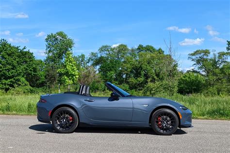 2022 Mazda MX-5 Miata Pictures: | U.S. News