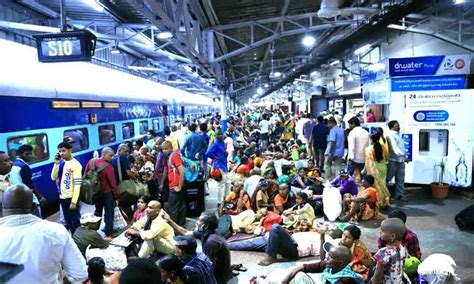 Heavy influx of passengers at Tirupati Railway station