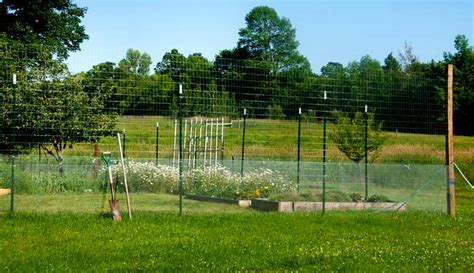 4 Steps To Build A Simple, Effective Garden Fence - Hobby Farms