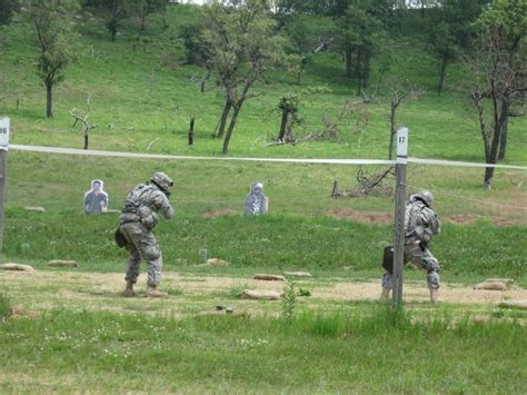 DVIDS - Images - Engineer Soldiers learn close-quarters combat techniques