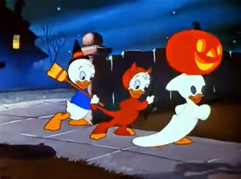 13: TRICK OR TREAT - Paul Smith - "Donald Duck" (1952)