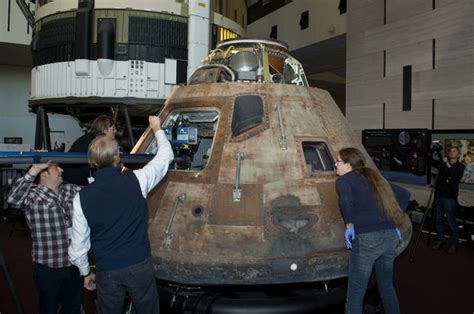 Inside Apollo 11 at the Smithsonian National Air and Space Museum - CBS News