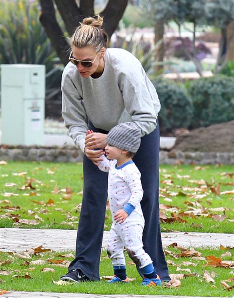 Molly Sims Enjoys The Park With Her Family | Celeb Baby Laundry