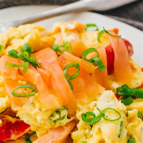 Keto Scrambled Eggs With Smoked Salmon - Savory Tooth