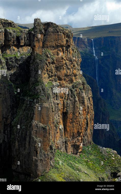 Tugela Falls,The Amphitheatre, Drakensberg mountains Stock Photo - Alamy