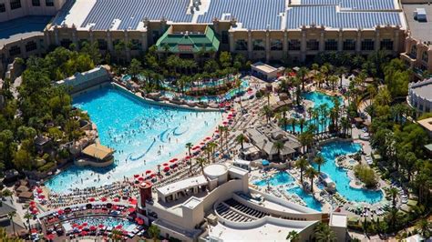 REPORT: These are the most picturesque pools in Las Vegas