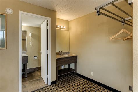 Rivertown Inn & Suites Downtown Detroit (C̶$̶1̶2̶4̶) C$106 - UPDATED ...