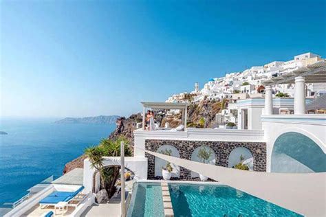 18 DREAMY Cave Hotels in Santorini (+BONUS Cave Houses)