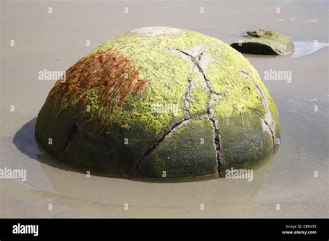 Bouldersspherical hi-res stock photography and images - Alamy