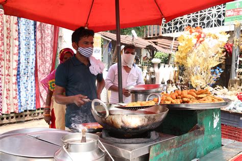 street food vendors in Delhi | street food in delhi - Media India Group