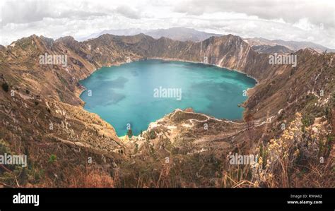 Laguna de Quilotoa en Ecuador Stock Photo - Alamy