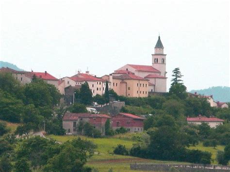 Vipavski Križ, monumento cultural e histórico de Eslovenia - Eslovenia - Ser Turista