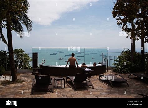 marina bay sands, infinity pool, singapore Stock Photo - Alamy