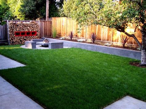 Backyard Landscaping Ideas - Garden Edging Ideas