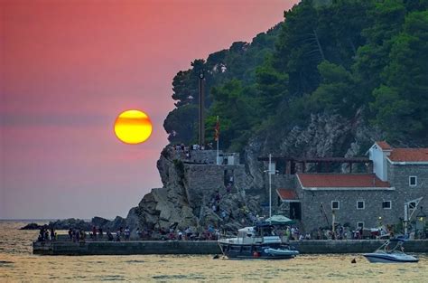 Petrovac: TOP 5 places, hotels, beaches, restaurants