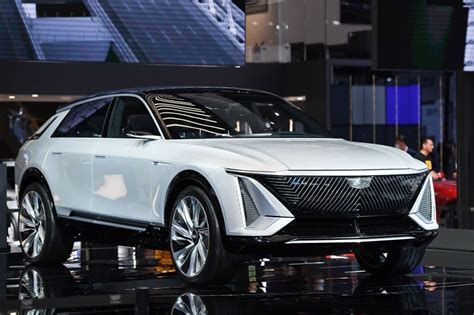 2 Reasons to Buy a 2023 Cadillac Lyriq and Not a Tesla Model X, & 1 ...