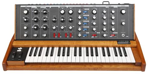 Moog Minimoog Voyager | Vintage Synth Explorer