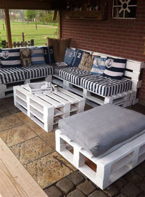 Heerlijk komende zomer in de tuin zitten op een tuinbank van pallets ...