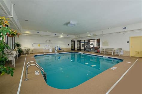 Hampton Inn Clarion Pool: Pictures & Reviews - Tripadvisor