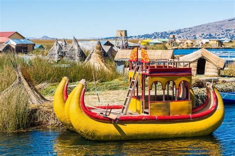 Lake Titicaca floating islands | Mysteries that no one told you ...