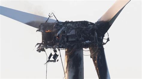 Wind turbine in Thorney damaged by fire - BBC News