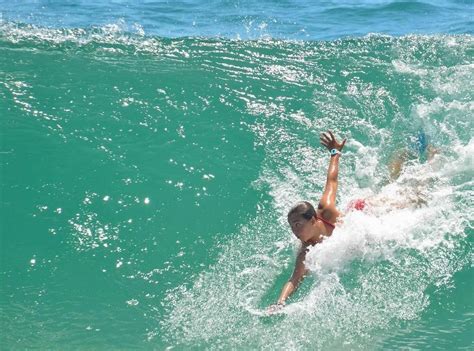 7 Lessons I've Learnt from Bodysurfing - Women + Waves