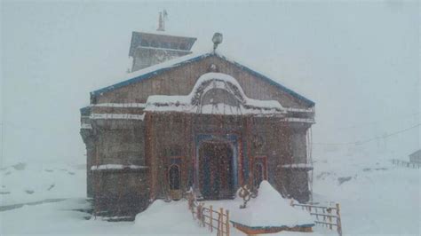 Feast to eyes: Fresh spell of snowfall blankets Kedarnath temple ...