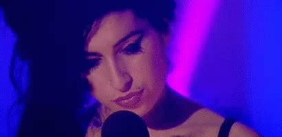 Amy Winehouse GIF - Amy Winehouse - Discover & Share GIFs