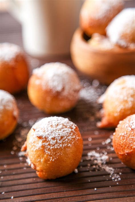 Zeppole Italian Doughnuts | TheBestDessertRecipes.com