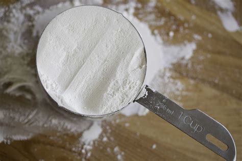 How to Measure Flour Correctly for Baking Recipes