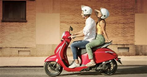 Bajaj Chetak electric scooter: price (on-road), range, colours, images ...