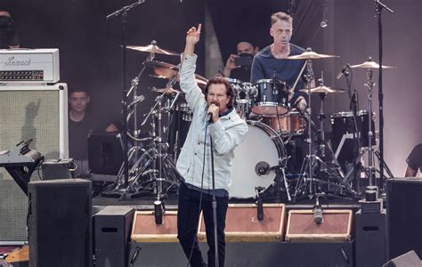 Pearl Jam return to stage as Eddie Vedder recovers from vocal issues