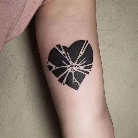 136 Meaningful Broken Heart Tattoos For Grieving With Loss