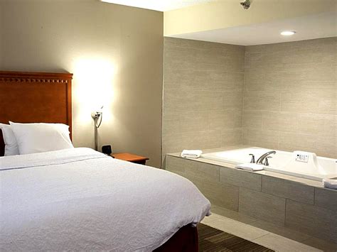 20 Hotel Rooms with Jacuzzi in West Virginia - Anna's Guide