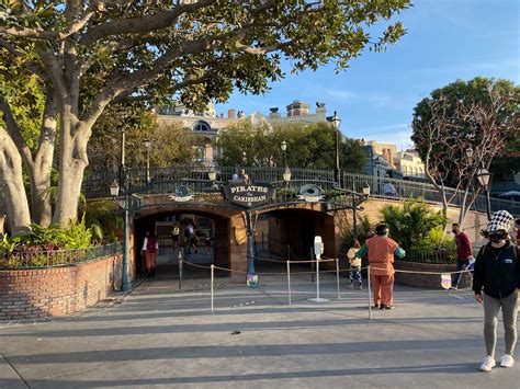 Guest Urinates Off Boat into Ride Water at Pirates of the Caribbean in Disneyland - WDW News Today