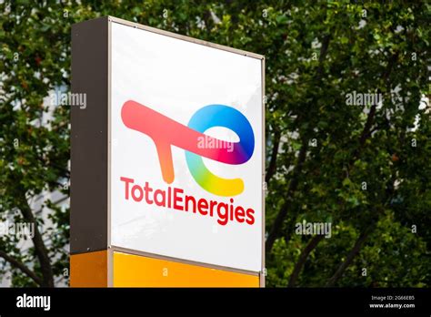 Total logo hi-res stock photography and images - Alamy