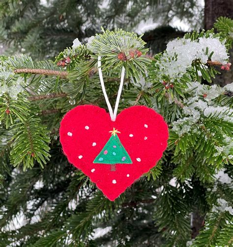 DIY heart shaped Christmas ornaments - I Can Sew This