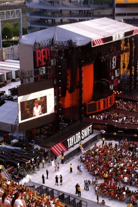 Taylor Swift RED Concert in Pittsburgh! | Taylor swift red tour, Red tour, Taylor swift red