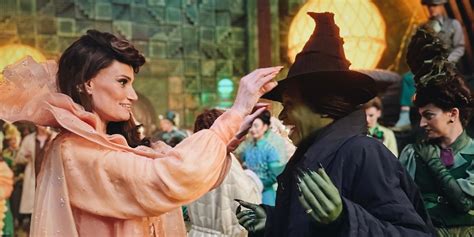 Idina Menzel shares photos with 'Wicked' cast: 'Sisterhood all around' | GMA News Online