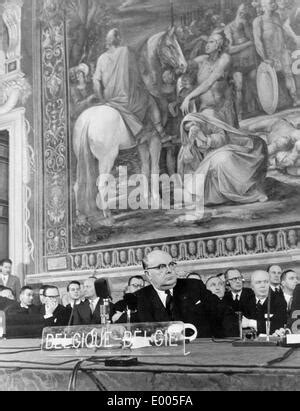 Signing of the Treaty of Rome Stock Photo - Alamy