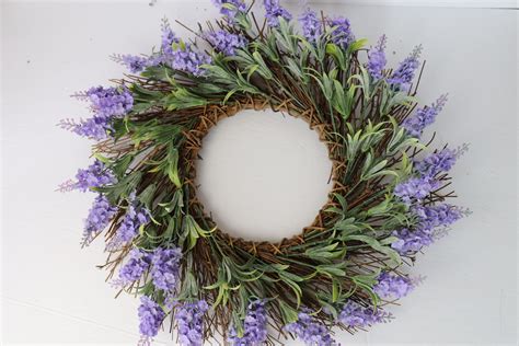 DIY Lavender Wreath ~ Nifty Thrifty DIYer