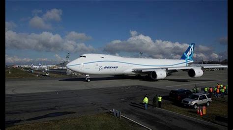 Boeing's 747-8 freighter completes first flight | cbs8.com