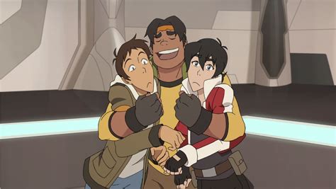 Hunk gives Lance and Keith a tight and loving hug from Voltron Legendary Defender | Hunk voltron ...