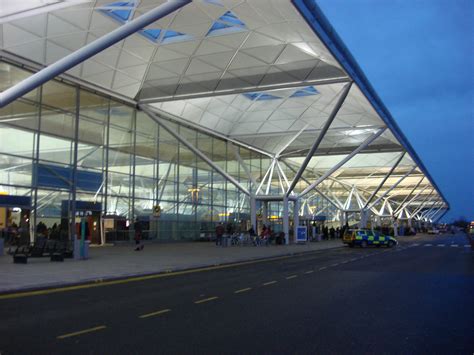 File:London Stansted Airport.jpg - Wikipedia