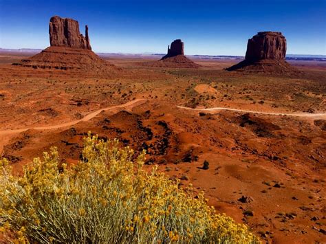 10 Photos to Inspire Your Monument Valley Road Trip! - Girl Who Travels ...