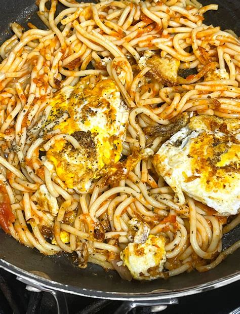 Fried Spaghetti Noodles With Eggs Using Leftover Pasta