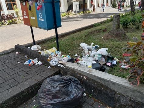 Sampah Menjadi Sorotan, Kesadaran Lingkungan Perlu Ditingkatkan - PROGRAM STUDI PENDIDIKAN ISLAM ...