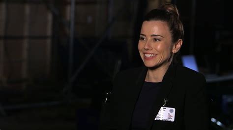 Hunter Killer: Linda Cardellini "Jayne Norquist" Behind the Scenes ...