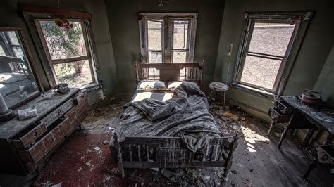 Bedroom in an abandoned house wallpapers and images - wallpapers ...